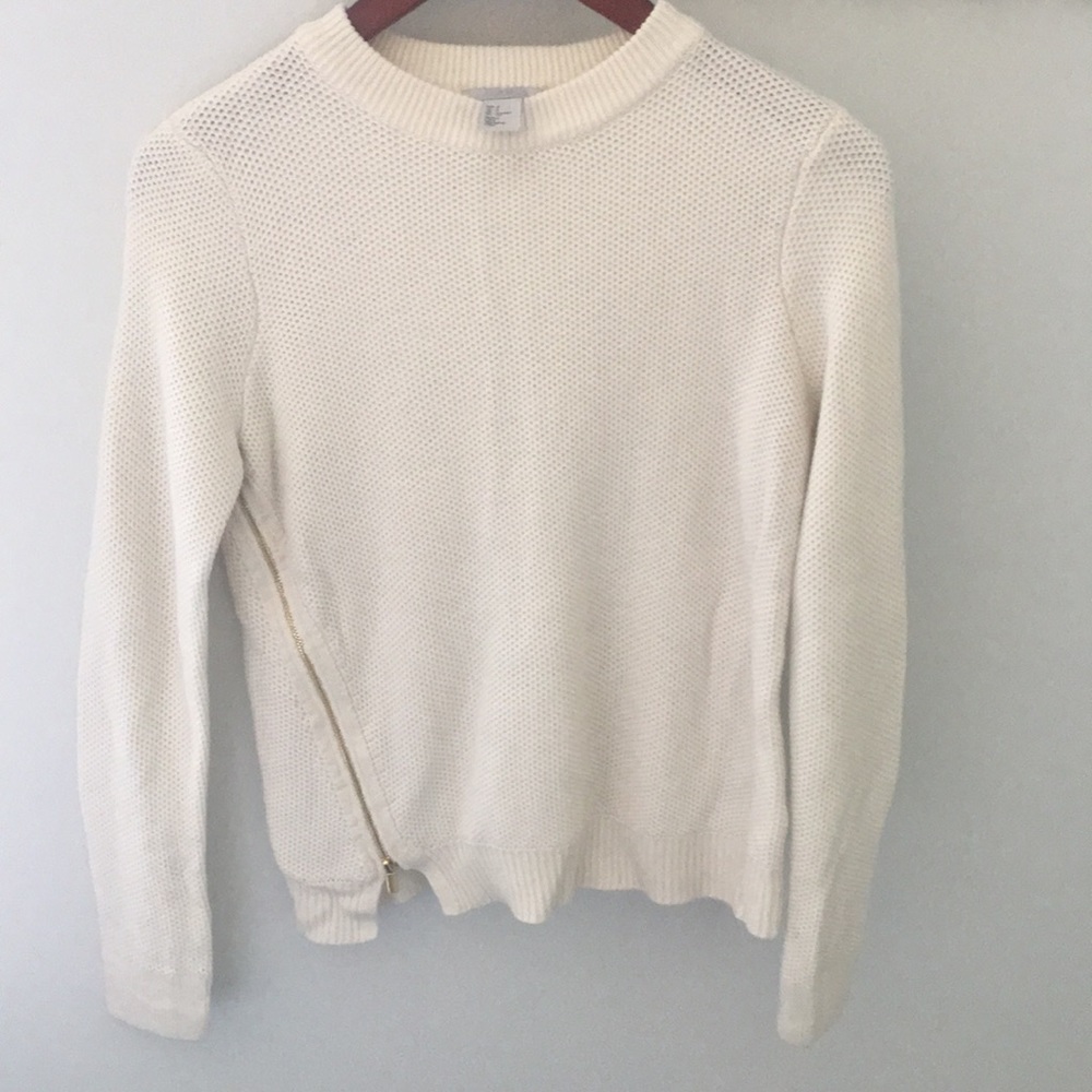 H&M cream sweater with gold zipper detail
